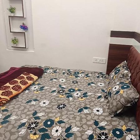 Goenka Home Stay Barsana Chhata Kültér fotó