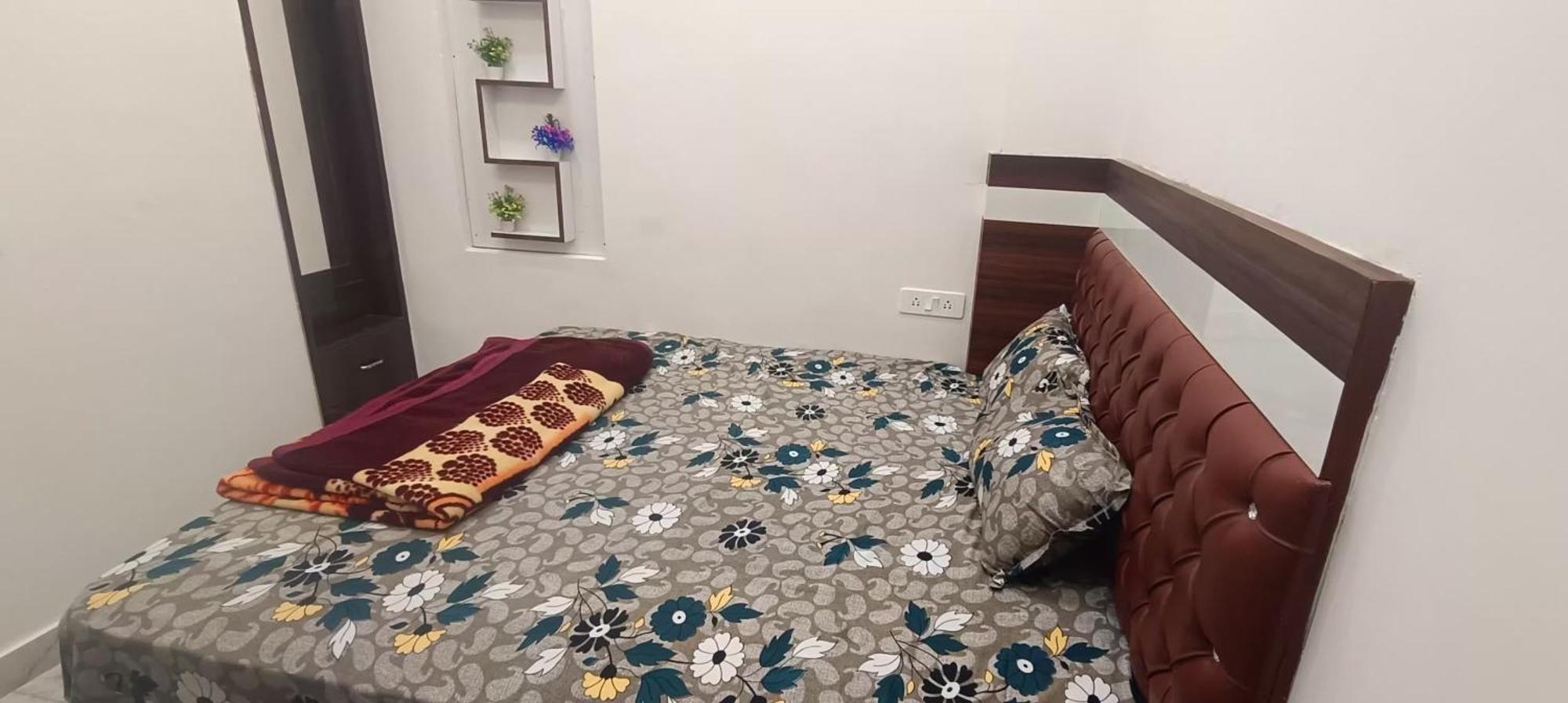 Goenka Home Stay Barsana Chhata Kültér fotó