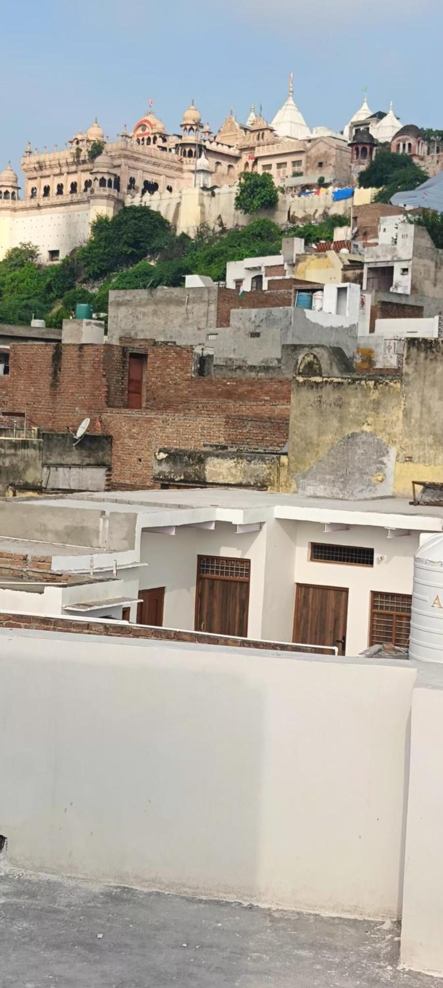 Goenka Home Stay Barsana Chhata Kültér fotó